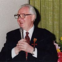 Deeken receives the Cross of the Order of Merit of the German Federal Republic in 1998. Alfons Deeken: Priest-philosopher makes death his life's work