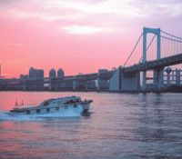 A boat chugs toward the Rainbow Bridge in Minato Ward at dawn. Harboring dreams