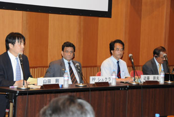 Go Yamada (left) of the Japan Center for Economic Research discusses the prospect of India’s economy during a June 5 symposium in Tokyo, while other panelists P.P. Shukla (second from left), joint director of Vivekananda International Foundation, Norio Kondo (third from left), director of South Asian studies at the Japan External Trade Organization’s Institute of Developing Economies, and Ajit Doval, director of Vivekananda International Foundation, listen. Japanese investments to rise despite India's recent slowdown