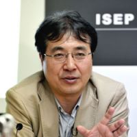 Green advocate: Tetsunari Iida, executive director of the Institute for Sustainable Energy Policies, speaks at the institute in Nakano Ward, Tokyo, on Monday. Renewable's time is now, expert says