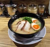 Takada’s tonkotsu ramen and various condiments Ramen shop brings a taste of tonkotsu to Himeji