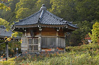 The Hakkakudo (Octagonal Hall) is one of the most distinctive of Bodaiji temple’s structures. Mountain of dread