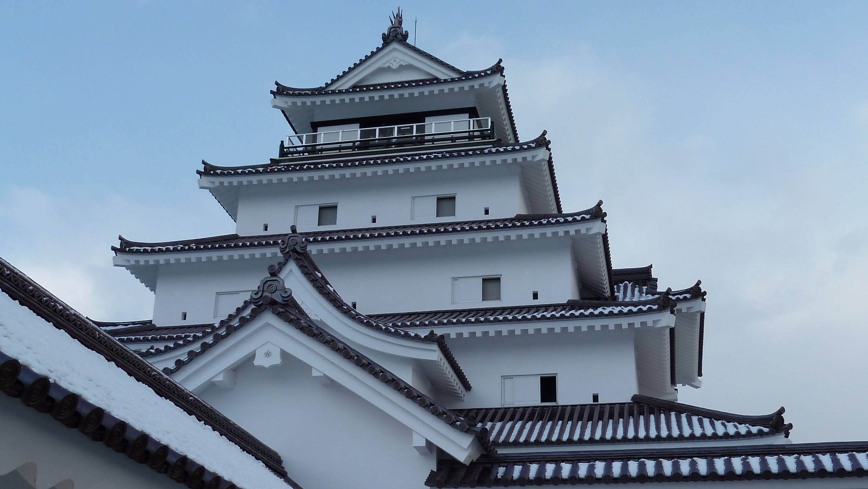 Seat of power: This replica of the Aizu clan’s Tsuruga-jo (Crane Castle), which fell to the Imperial Army in 1868, conveys a sense of the domain’s might over which the seventh daimyo, Matsudaira Katamori had ruled until then. Warm memories of an Aizu winterlude