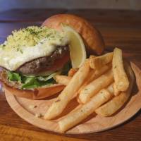 The Lemon Burger at Tokyo Omo Style in Gotokuji. Bite into the journals of a Japanese burger critic