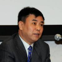 Yin Yungong China struggles with Internet reality