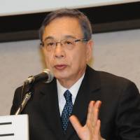 Yuji Miyamoto, a former Japanese ambassador to China, speaks on Japan-China relations during a symposium held April 22 in Tokyo. Japan, China at risk of losing sight of true interests