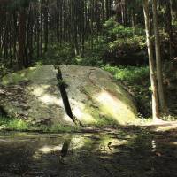 A boulder in the village of Yagyu which Yagyu Munetoshi, Yagyu Munenori’s father, is said to have rent with his sword in a duel with a tengu. Yagyu: Nara's hidden village of the shoguns' sword masters