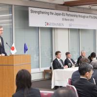 Furthering ties: Duco Delgorge (left), chairman of the European Business Council in Japan (EBC), speaks at a luncheon hosted by Keidanren and the EBC in Tokyo on March 25. Free trade accord would be worthy of celebration
