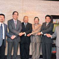 The participants in The Japan Times Forum on ASEAN-Japan Relations are (from left) moderator and Japan Times Managing Editor Takashi Kitazume, Indonesian Ambassador Muhammad Lutfi, Malaysian Ambassador Datuk Md. Som Shaharuddin, Philippine Ambassador Manuel Lopez, Thai Ambassador Thanatip Upatising and ASEAN-Japan Center Secretary General Yoshikuni Onishi, at the newspaper’s office in Tokyo on June 13. Deepening, revising ties with Southeast Asia