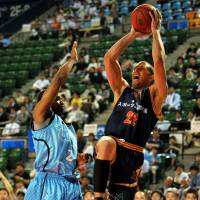 Trying times: Despite the excitement and talent that standouts, including Josh Peppers of Fukuoka (right) and Kyoto’s Jermaine Boyette during the 2012-13 Final Four, bring to the court, a number of problems plague the bj-league as it enters its ninth season. Constant change, lack of plan hurt bj-league's viability
