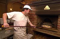 Il pentito Il Pentito owner Satoshi Ikuta shows how its done: the perfect pizza. | YOSHIAKI MIURA PHOTO