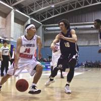 Drive for success: Iwate’s Kenichi Takahashi (14) and his team begin their preseason on the road this weekend against the perennial power Ryukyu Golden Kings. New coaches, players make debuts as preseason begins