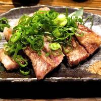 Imo-buta (sweet-potato-fed pork) Misotetsu Kagiroi: Meat, <em>miso</em> and veg, from hot plate to platter