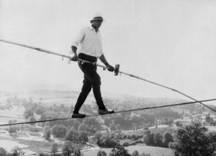 Tightrope walker who crossed Niagara Falls dies The Japan Times