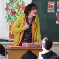 Native touch: Assistant language teacher Stevie Lim helps in a class of first-graders at Minami Elementary School in Sayama, Saitama Prefecture, on Dec. 13. Schools fret about assistant teachers ahead of proposed 2020 reforms