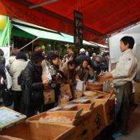 Trawl the market: Akiyama Shouten specializes in katsuobushi (dried bonito shavings) Winter is the tastiest time to visit Tsukiji fish market