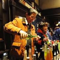 Sakyo Ikai pours a taste of Hohmei sake Walking in the steps of samurai