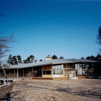 Grade curve: Architect Ben Nakamura says he didn’t want to use straight lines for Nanasawa Kibounooka Elementary School because they do not occur in nature. Thinking outside the usual white box