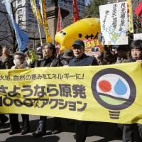 Nobel laureate and author Kenzaburo Oe (front row, second from right), journalist Toyohiro Akiyama (right) and other protesters take part in an anti-nuclear rally Saturday in Chiyoda Ward, Tokyo. Over 5,000 rally in Tokyo against nuclear reactor restarts