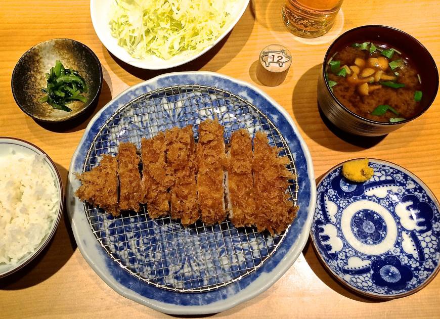 Butgagumi Dining Pigging out: The tonkatsu teishoku set at Butagumi Dining. | ROBBIE SWINNERTON