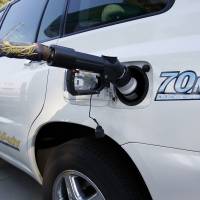 A fuel cell-powered Toyota Motor Co. Highlander SUV is refueled in a demonstration at a hydrogen station in Fountain Valley, California, in February last year. Toyota cheers plan for U.S. hydrogen stations