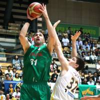 Staying aggressive: Toyota’s Philip Ricci goes up for a layup over Tochigi’s Ryan Rossiter in Saturday’s NBL Eastern Conference semifinals series opener at Ota City General Gymnasium. Toyota won 105-86. Alvark clobber Brex in teams' playoff opener