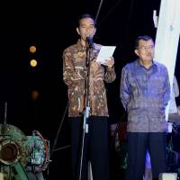 Joko Widodo, Indonesia’s president-elect, left, delivers his victory speech accompanied by Jusuf Kalla, his vice president, in Jakarta on Tuesday. Indonesia's new leader promises to make life easier for investors