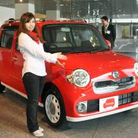 A Daihatsu Motor Co. displays the remodeled Mira Cocoa minivehicle at the automaker's head office in Ikeda, Osaka Prefecture, on Tuesday. Daihatsu's new Mira Cocoa minivehicle designed for each region