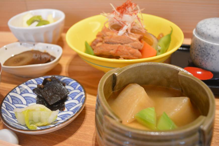 Kyo no Okazu Daily harvest: With its own adjacent vegetable garden, Kyo no Okazu serves healthful and delicious meals using seasonal ingredients. | J.J. O’DONOGHUE