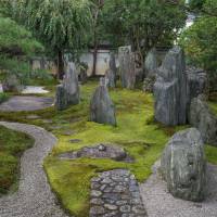 Signature arrangements: An overview of the central garden at Mirei Shigemori’s old home in Kyoto Mirei Shigemori: at home with stone