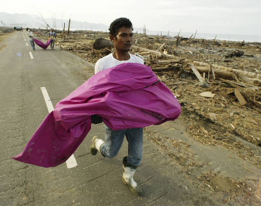 tsunami images Asian victims