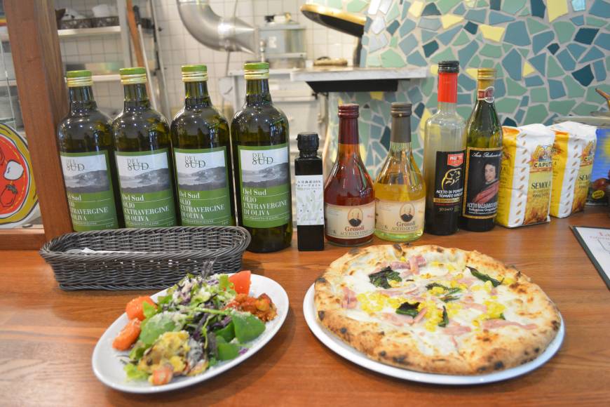 Pizza Mercato A little corny: A salad and pizza make great snacks at Mercato. | J.J. O'DONOGHUE