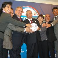 All together now: WBSC president Riccardo Fraccari (third from left) poses for a photo with other baseball officials and Samurai Japan manager Hiroki Kokubo (far right) during a news conference to announce details about the 2015 Premier 12 on Monday. Japan to co-host Premier 12 baseball world tourney