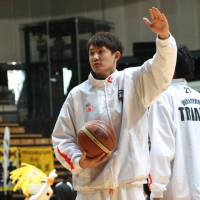 Live to fight another day: Takuya Kawamura (right), seen in this file photo from the 2013-14 NBL season, has stayed on the Wakayama Trians, who will keep playing in the remainder of the season under a new management. Salvage plan keeps Wakayama playing in NBL