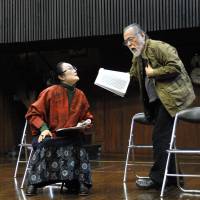 At ease: Toru Masuoka (left), Kayoko Shiraishi (center) and Tatsuya Nakadai rehearse their drama reading of Swedish playwright August Strindberg’s “The Dance of Death.” Couples beware as Kayoko Shiraishi returns in intriguing style