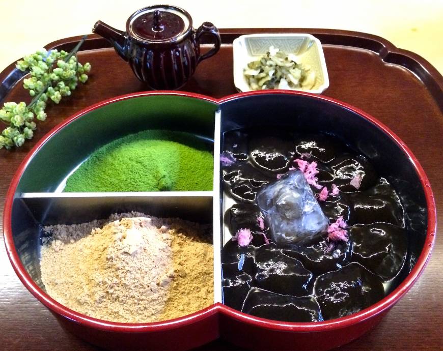 Kuriya Kashi Kurogi A classic — warabi mochi — in a contemporary setting | ROBBIE SWINNERTON
