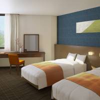 Re-opening of Fujisan Station Hotel; Four Seasons unveils Motif restaurant; beer garden at The Ritz-Carlton, Osaka