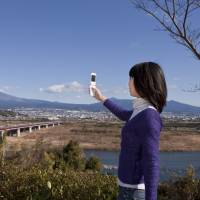 Japan's 'Galapagos phones' making a comeback