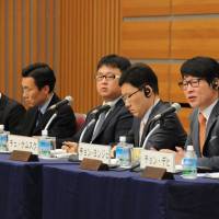 A researcher answers a question in a Q&A session during the symposium, South Korean Economy, Industry and Companies under Global Economy, in Tokyo on April 17. Examining Korea's 'Japanization'