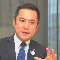 Mie Gov. Eikei Suzuki is interviewed Friday in Chiyoda Ward, Tokyo. For Mie, 2016 summit chance to enhance area's tourism appeal