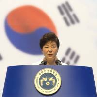 Park Geun-hye Park says Abe's war-end speech left 'much to be desired'