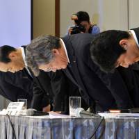 Deeply regrettable: Executives from Asahi Kasei, which constructed a residential building that is now tilting, bow in apology at a news conference on Oct. 20 in Tokyo. Without doubt, company executives will just go with the flow