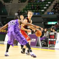 Sharpshooter David Palmer, seen playing for the Osaka Evessa in 2007, appeared in eight Final Fours with three teams during his bj-league career. Kyoto's Palmer brings end to long career in Japan