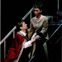 The actors: “Opera Club Macbeth” was originally performed in 2007 with Satoshi Oishi performing the title role. Opera Theater Konnyakuza perfects a union of stage and song
