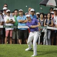 World No. 1 Jordan Spieth plays a shot at the Singapore Open, which the Japan Golf Tour Organization co-organizes with the Asian Tour, last week. Japan Tour keen to spread wings within current structure