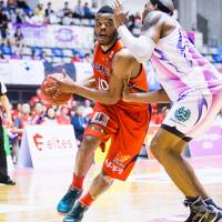 Former Iwate star Scootie Randall is Shimane's leading scorer (24.1 points per game) this season. Balance propelling Shimane's surge