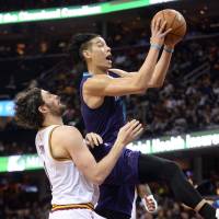 Jeremy Lin of the Charlotte Hornets has taken issue with a joke about Asian people made by Oscars host Chris Rock. Lin criticizes Asian joke at Oscars