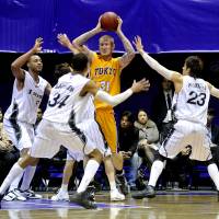 Former Tokyo Apache center Robert Swift, seen in a 2011 file photo, says he wants to make a comeback as a pro player this year. Ex-Tokyo Apache standout Swift rebuilding life after off-court troubles