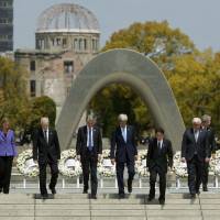 Foreign ministers from the Group of Seven nations pay their respects at Hiroshima Peace Memorial Park in April. U.S. President Barack Obama plans to visit the city on May 27. Rather than apologize, Obama should vow to halve the U.S. nuclear stockpile