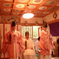 Double minority: Canadian Pat Ormsby (left) and fellow Shinto priest Caitlin Stronell (right), an Australian, take part in a service at Asakawa Konpira Shrine atop Mount Konpira in Hachioji, western Tokyo, in 2014. Foreign priests find a spiritual home in Shinto